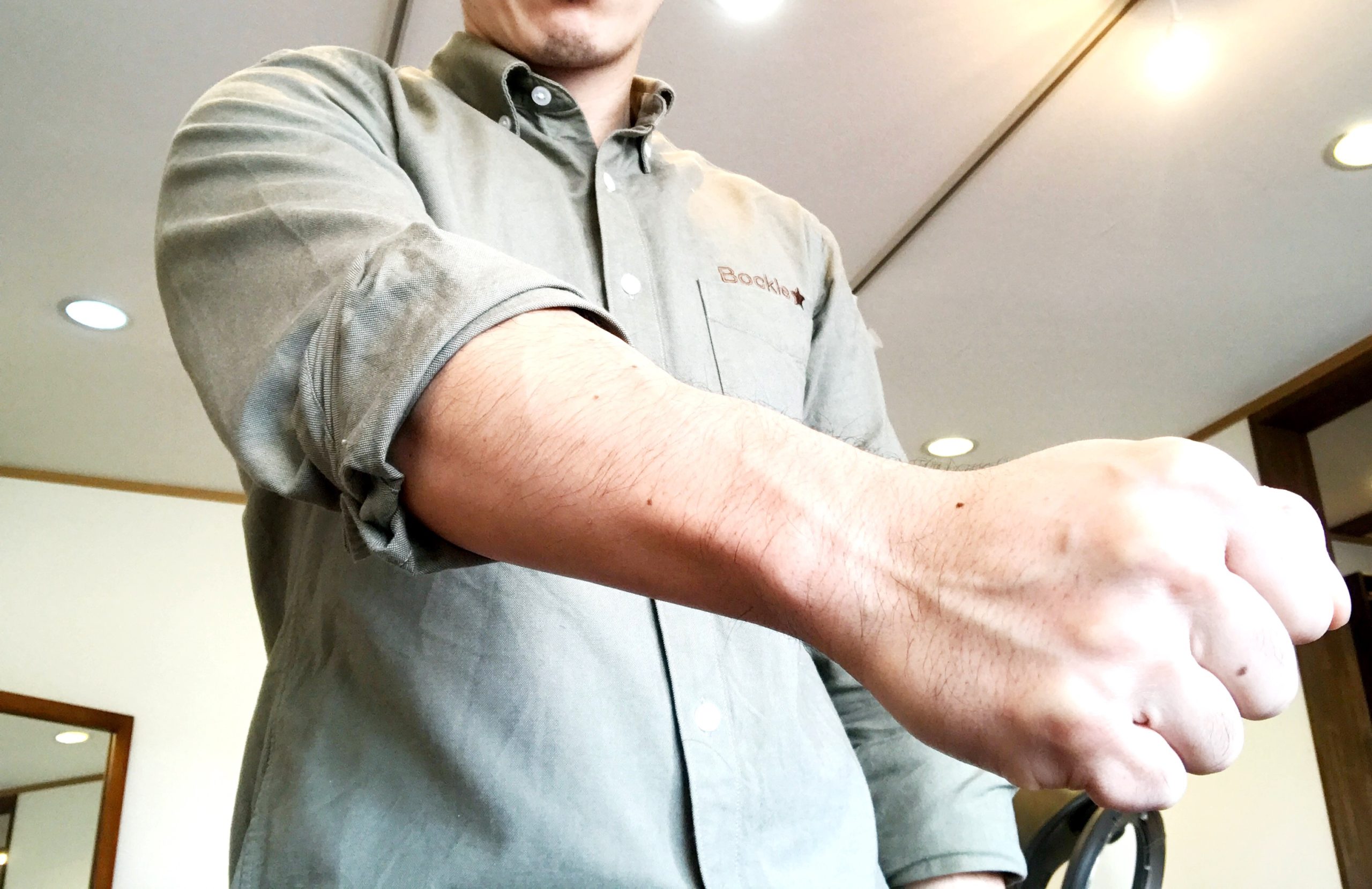 筋トレ 腕が太くて困った人にオススメの無印ボタンダウンシャツ 九州山登りブログ 今日も絶好調